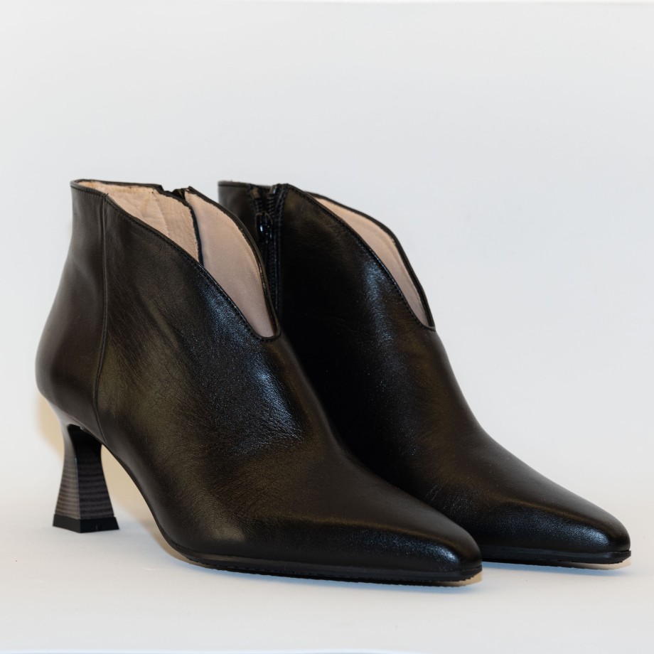 Hispanitas - Black Leather Ankle Boots With Egg Neck Hot