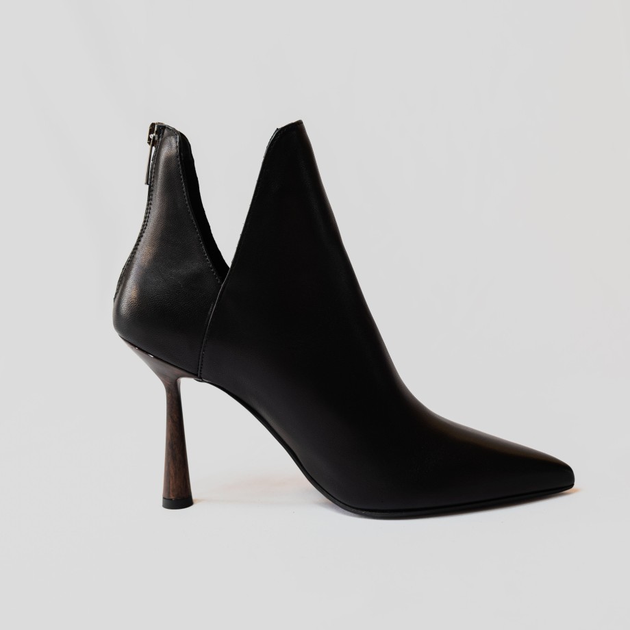 Chantal - Black Leather Ankle Boots With Slits And Zip Best